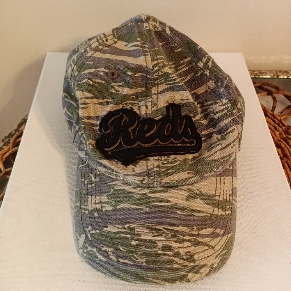 Cincinnati Reds green camouflage baseball hat